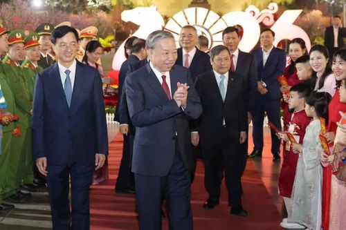 Tổng Bí thư Tô Lâm dâng hương Vua Lý Thái Tổ