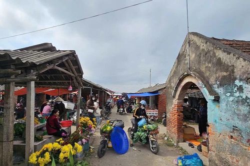 Về Hải Phòng, đến chợ phiên quê, ký ức xưa lại ùa về