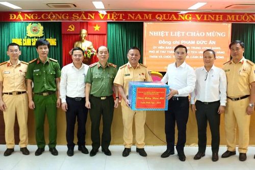 Lãnh đạo Đà Nẵng động viên lực lượng trực xuyên Tết