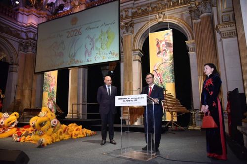 Chương trình đón Tết Nguyên đán Xuân Bính Ngọ 2026 diễn ra trang trọng, đầm ấm tại Paris, Pháp