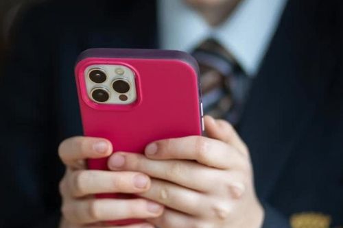 Anh quyết liệt lấp lỗ hổng pháp lý đối với chatbot AI và mạng xã hội