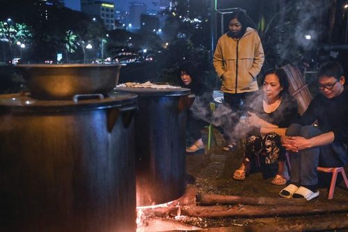 Nồi bánh chưng đêm Giao thừa