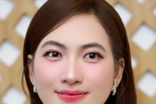 Mỹ nhân trăm tỷ đại chiến Thu Trang, dàn ca sĩ Mùng 1 Tết