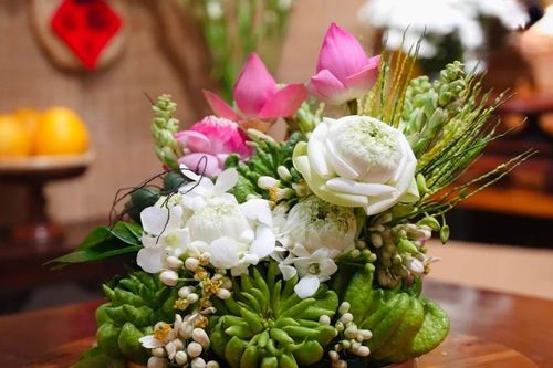 Đi lễ chùa nên chọn hoa gì để cầu bình an và may mắn?