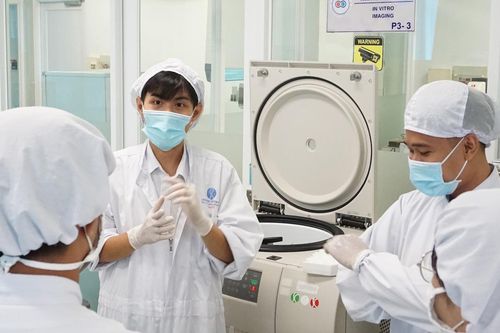 Bữa cơm bình dị và Tổ quốc gọi tên