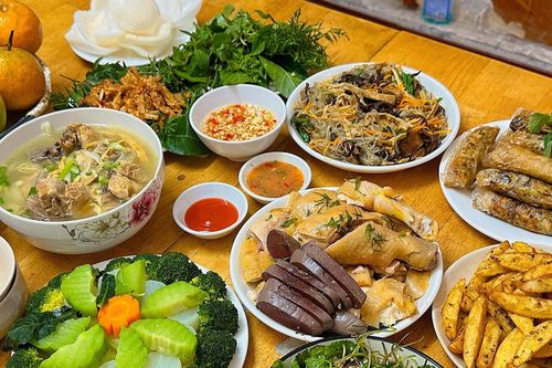 Bữa cơm tất niên: Giữ ấm những giá trị cho tương lai