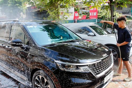 Hà Nội: Rửa ô tô 'chém' khách giá từ 200.000 đồng nhưng không dọn nội thất