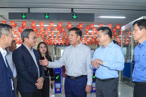 Bộ trưởng Trần Hồng Minh thị sát các đầu mối giao thông chiều 29 Tết