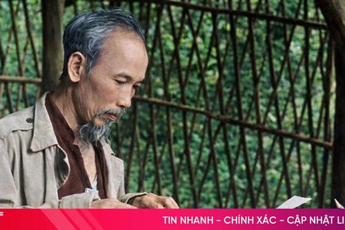 Bác Hồ viết câu đối Tết