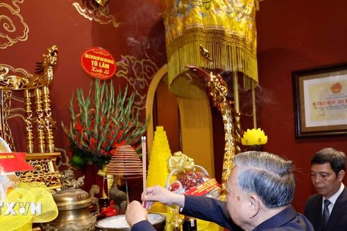 Tổng Bí thư Tô Lâm dâng hương tại Khu Di tích Hoàng Thành Thăng Long