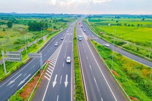 Cảnh sát giao thông đo tốc độ 24/24 giờ trên cao tốc TP Hồ Chí Minh-Vân Phong