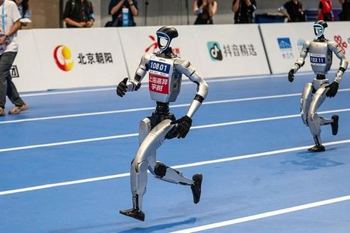 Robot Bolt chạy nước rút như vận động viên chuyên nghiệp, tốc độ gây choáng