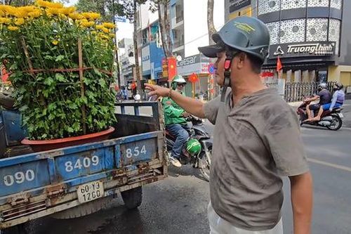 Chợ hoa tết ở Tp.HCM, kẻ khóc người cười