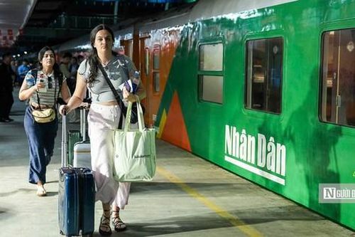 Chuyến tàu cuối cùng năm Ất Tỵ rời ga Hà Nội
