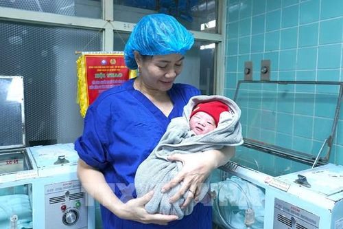 Tết không nghỉ của những 'chiến sĩ áo trắng'