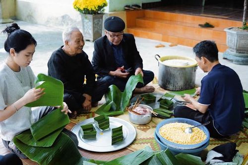 Giữ nếp xuân xứ Thanh trong màu bánh chưng gói lá chuối quê nhà