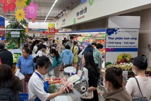 Đà Nẵng: Sức mua tăng mạnh, người dân 'chen chân' sắm Tết