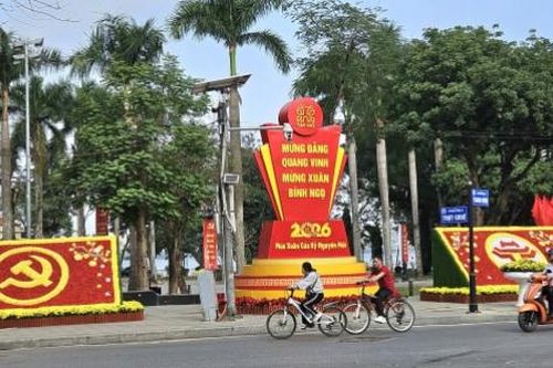 Hà Nội rộn ràng trước thời khắc chuyển giao sang năm mới