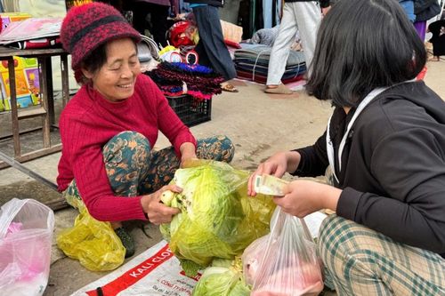 Phiên chợ cuối năm