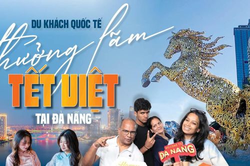 Du khách quốc tế thưởng lãm Tết Việt tại Đà Nẵng