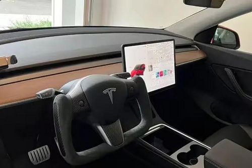 Trung Quốc sắp cấm vô lăng kiểu Tesla: Bước đi cứng rắn vì an toàn người lái