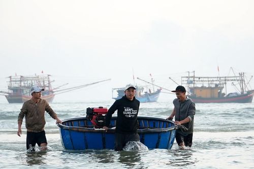 Lộc xuân trên những con tàu cập bờ