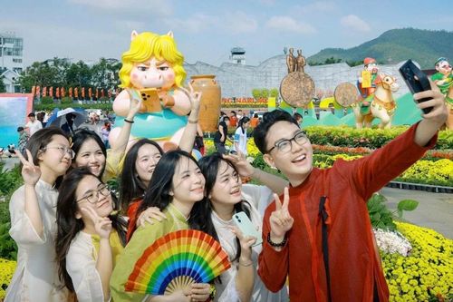 Gia Lai rộn ràng trước thời khắc giao thừa
