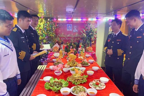 Trung đoàn 196 Hải quân tổ chức hội thi 'Mâm cơm tất niên - Ấm tình đồng đội'