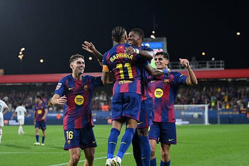 Barcelona kỳ vọng vào 'viện binh' Raphinha và Pedri trong cuộc đua vô địch đầy áp lực