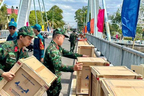 120 giàn pháo hoa sẵn sàng cho đêm giao thừa tại cầu Lê Hồng Phong