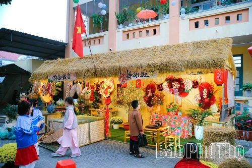 Sắc Xuân trong sân trường