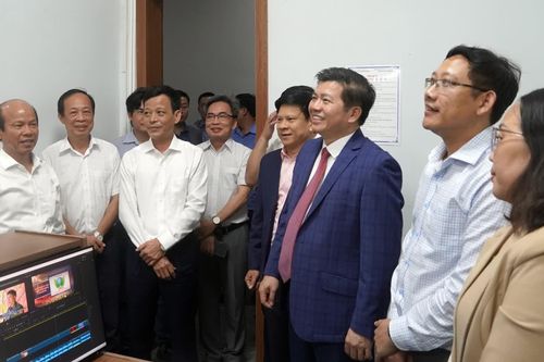 Đồng chí Phó Bí thư Thường trực Tỉnh ủy thăm, động viên các đơn vị làm nhiệm vụ trong đêm giao thừa
