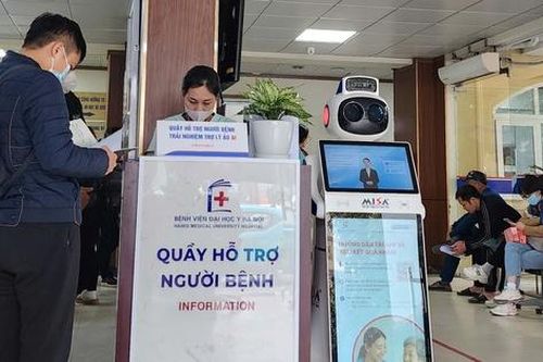 Robot AI tư vấn thăm khám, phát thuốc cho bệnh nhân