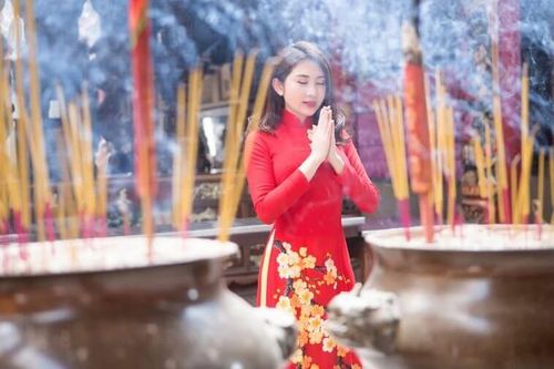 Đi lễ giao thừa Bính Ngọ 2026: Tham khảo văn khấn chuẩn