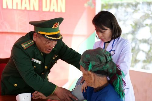 Xuân Biên phòng ấm lòng dân bản