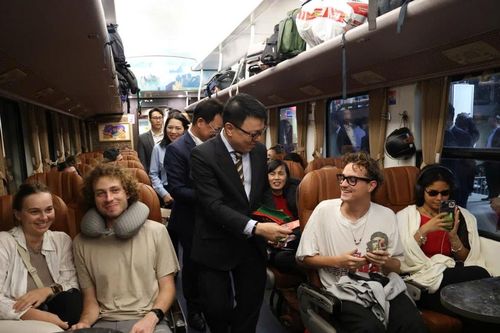 'Chuyến tàu Hạnh phúc' lan tỏa giá trị của Nhân dân những ngày đầu năm mới