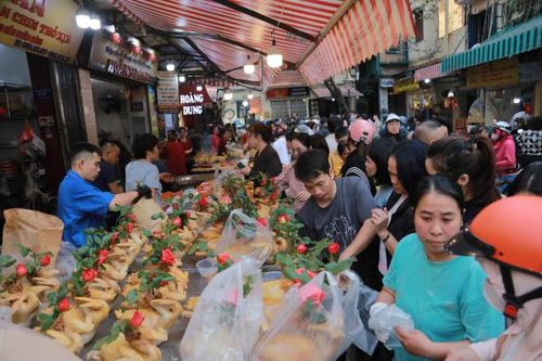 'Chợ nhà giàu' Hà Nội và món hàng lễ độc đáo cúng tất niên