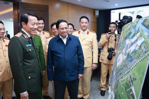 Thủ tướng kiểm tra, động viên các lực lượng Công an ứng trực dịp Tết
