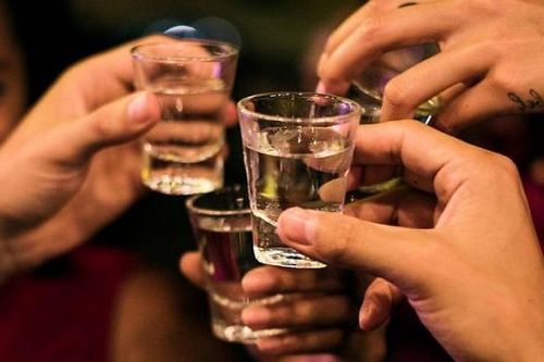 Ngày Tết cẩn trọng ngộ độc rượu và thực phẩm độc, lạ