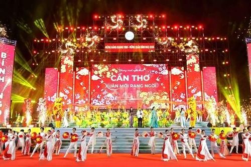 Người dân Miền Tây Nam Bộ đón giao thừa trong yên bình, hạnh phúc