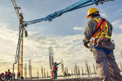 Ngành xây dựng năm 2025: Lãi ròng tăng vọt 93%, rộng cửa đón sóng đầu tư công 2026