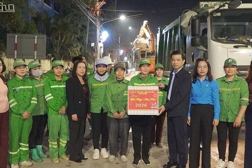 Phó Bí thư Thường trực Tỉnh ủy, Chủ tịch HĐND tỉnh Bế Thanh Tịnh thăm, chúc Tết cơ quan, đơn vị làm nhiệm vụ trực Tết