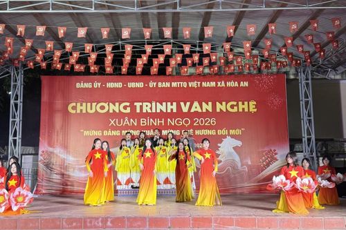 Chương trình nghệ thuật 'Mừng Đảng - Mừng Xuân - Mừng quê hương đổi mới' tại xã Hòa An