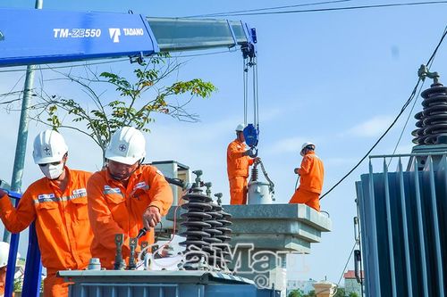 Những người không nghỉ Tết