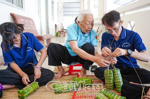 Chia sẻ yêu thương, ấm tình ngày Tết