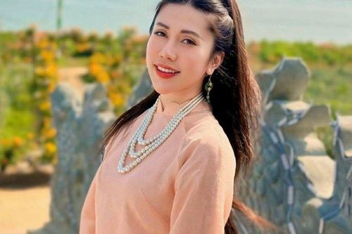 MC Hồng Nhung VOV Giao thông: 'Độc thân không phải thiếu, mà là đang chờ'