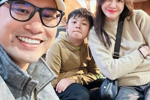 Sao Việt về nước đón Tết: Vợ chồng NSƯT Huỳnh Đông vui mừng xuống phố, Hoàng My một mình chăm con gái
