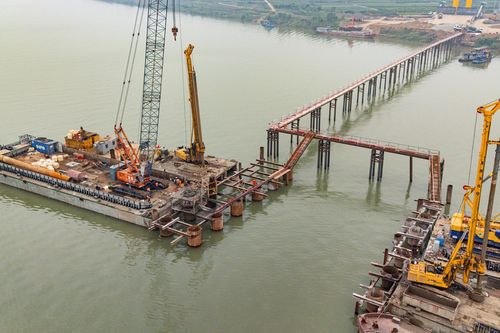 Toàn cảnh công trường thi công cây cầu kết nối Hà Nội - Hưng Yên