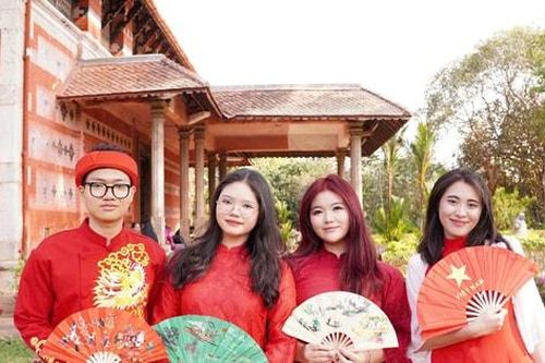Giữ hồn Tết Việt nơi đất khách
