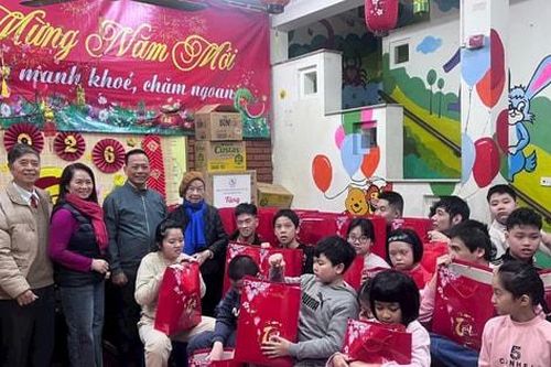 Tết sẻ chia cho trẻ em khuyết tật Thủ đô